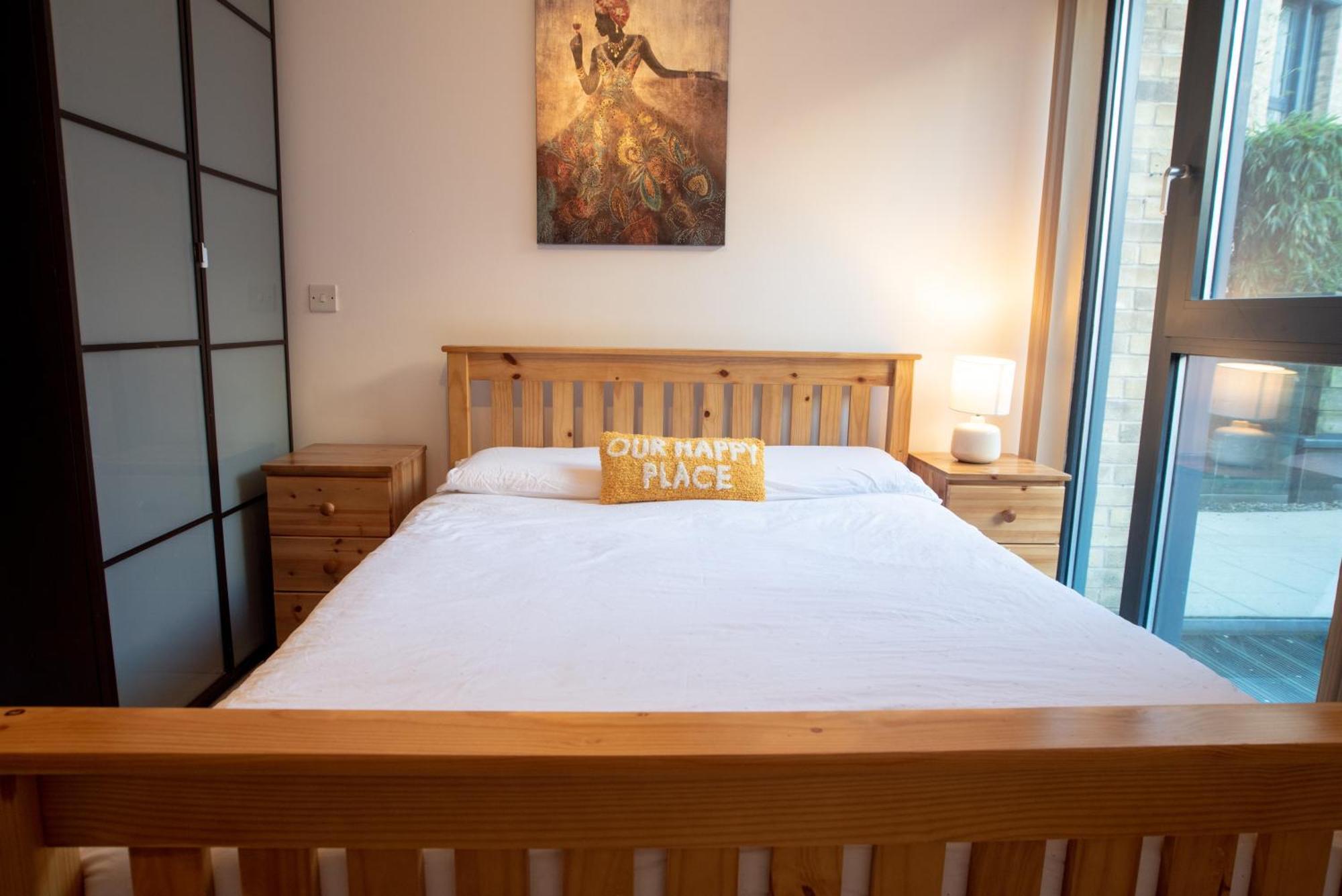 Two-Bedroom Luxury Apartment With Workspace, Free Secure Parking & Coffee Birmingham Exterior photo