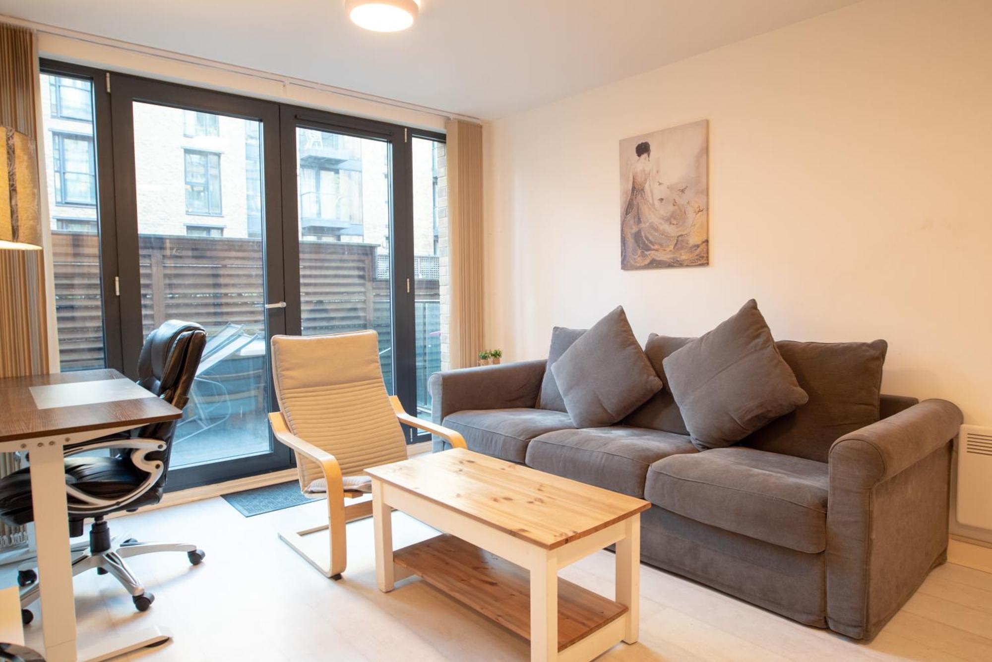 Two-Bedroom Luxury Apartment With Workspace, Free Secure Parking & Coffee Birmingham Exterior photo